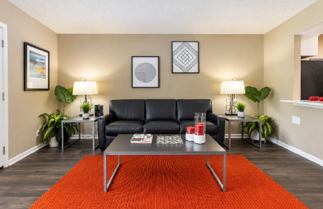 Apartment living room at Fairways 5 in San Antonio